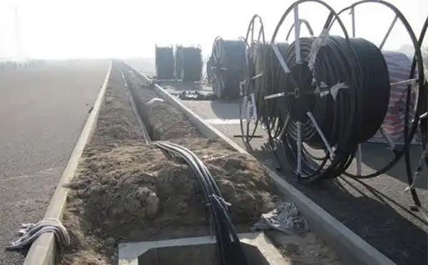 现代通信网络建设指南:临泽光缆施工全流程技术解析与质量控制 现代通信网络建设指南:临泽光缆施工全流程技术解析与质量控制